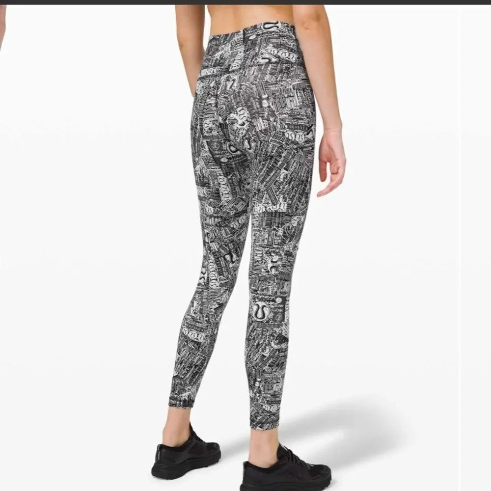 Lululemon Wunder Train High-Rise Tight 25"
Tear It Up Alpine White Black